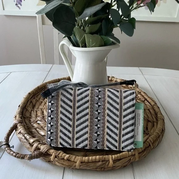 ✨NWT Urban Expressions Aleda Vegan Woven Flap Crossbody Bag✨ - Picture 3 of 8